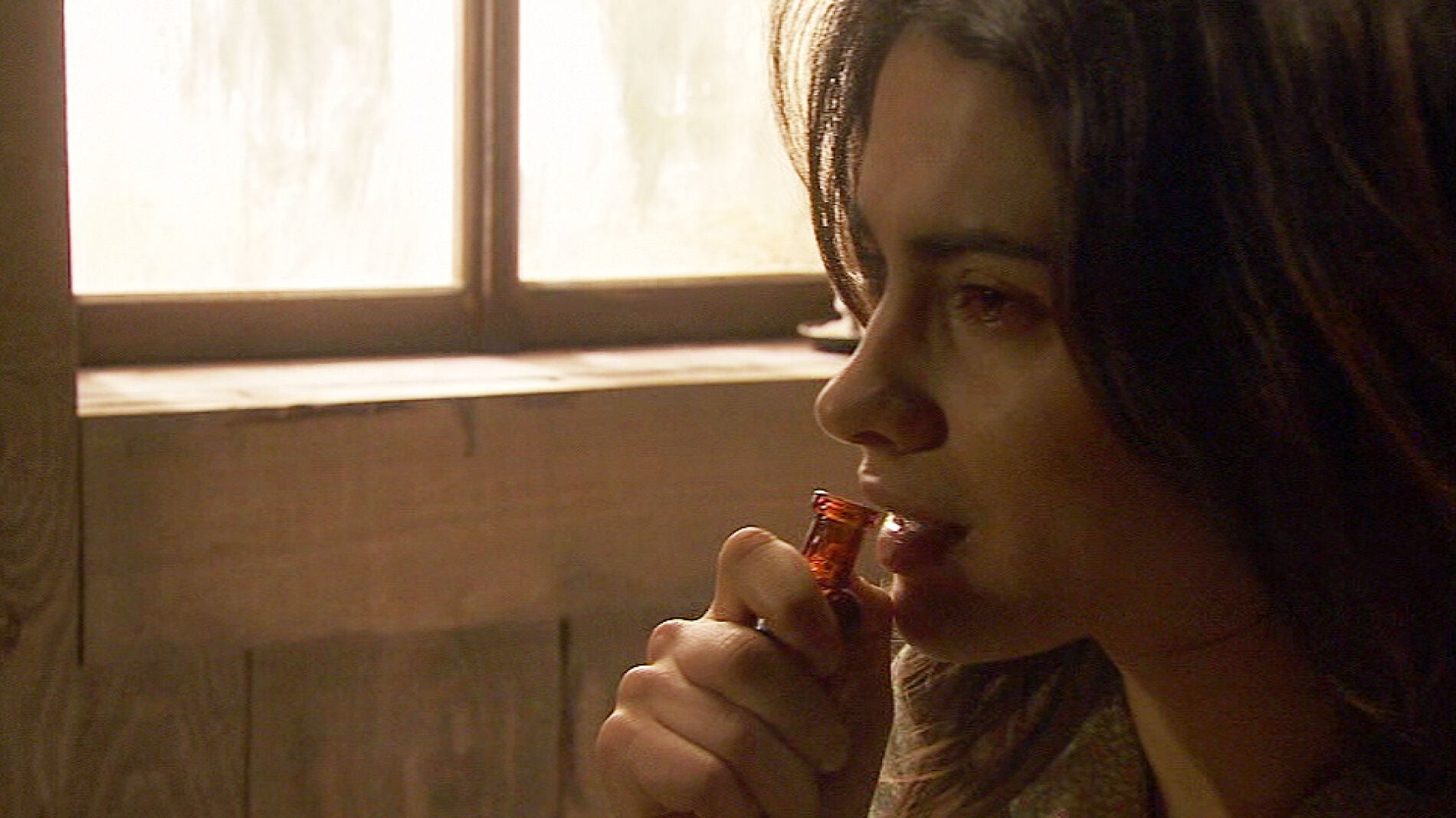 Puente Viejo C1010 - In&eacute;s toma el cianuro que Amalia le ha proporcionado