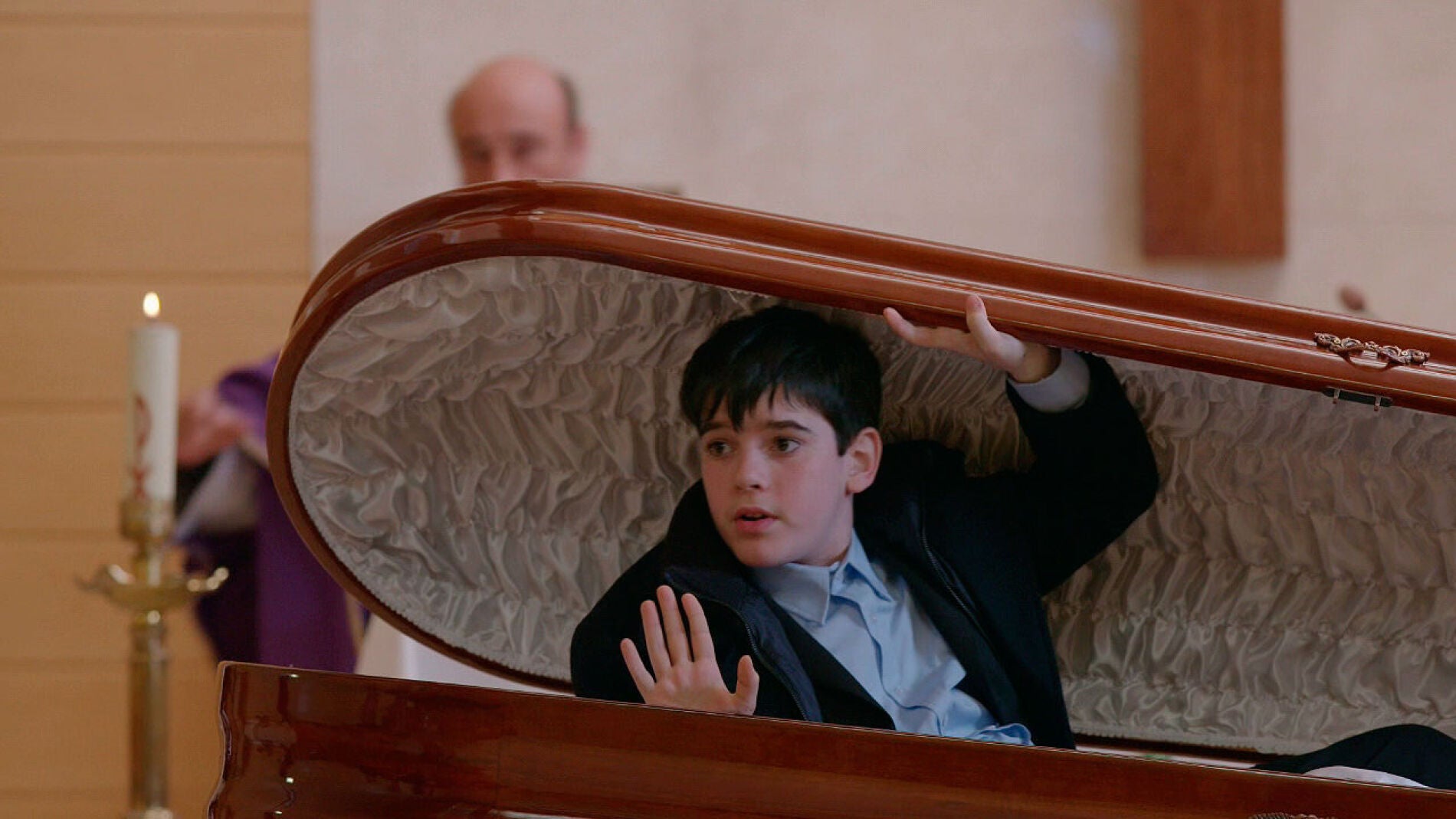 Nico sale del ata&uacute;d