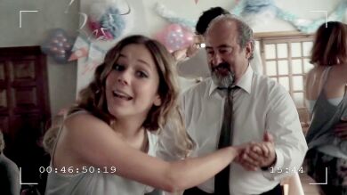 La familia Vega baila y se divierte en la comunión de Alicia