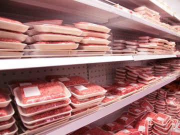 Carne picada en un supermercado.