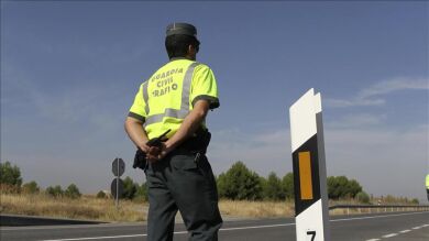 La Guardia Civil rescata a un anciano desorientado que intentaba cruzar la autopista en Pontevedra