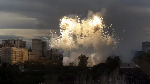 Una mascletà de récord, primera gran cita pirotécnica de las Fallas 2015 Una mascletà de récord, primera gran cita pirotécnica de las Fallas 2015