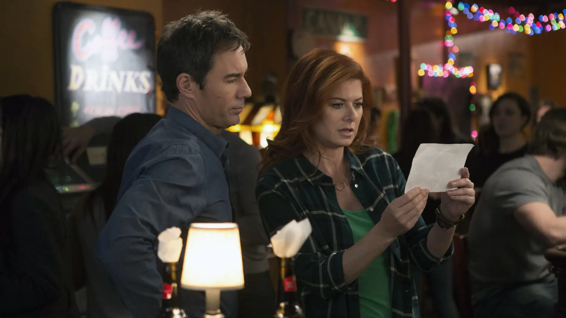 Eric McCormack y Debra Messing en 'The Mysteries Of Laura'