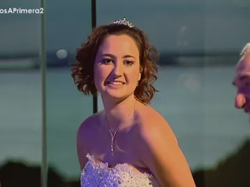 La actuación a lo Marilyn de Gloria y su fría actitud con Salva descoloca a los invitados La actuación a lo Marilyn de Gloria y su fría actitud con Salva descoloca a los invitados