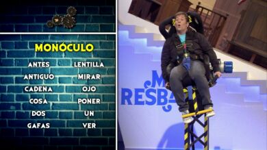 Flo mantiene a Latre en la silla giratoria