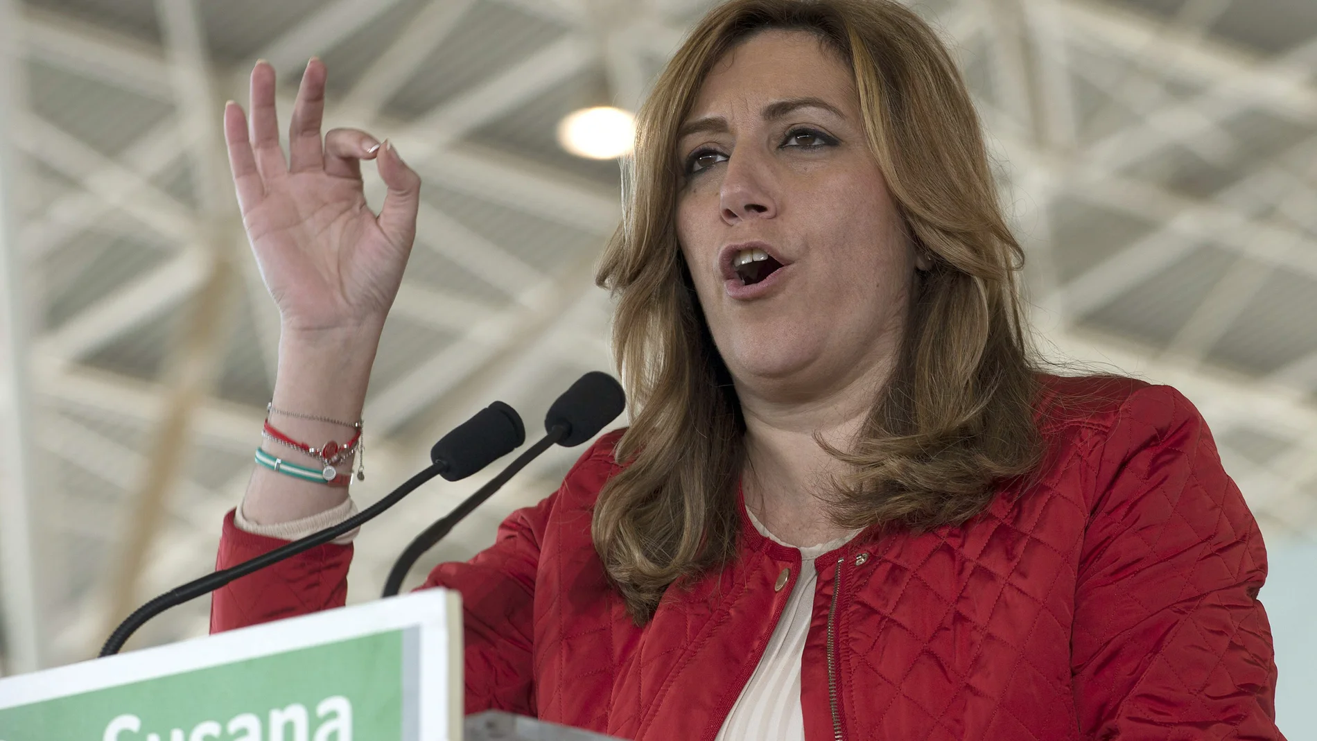 Susana Díaz: "Rajoy no puede mirar a los ojos de la gente" Susana Díaz: "Rajoy no puede mirar a los ojos de la gente"