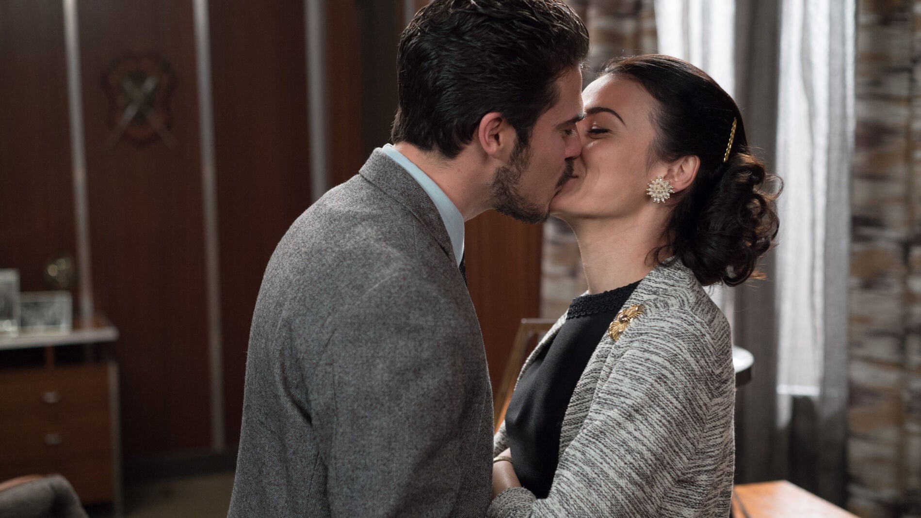Jorge y Laura se besan
