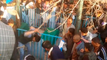 Linchan a una mujer en Kabul por quemar el Corán