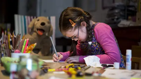 Ser pintor, bailarín o periodista entre los sueños al alcance de los pacientes síndorme de down Ser pintor, bailarín o periodista entre los sueños al alcance de los pacientes síndorme de down