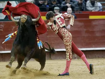 El novillero Jonathan Varea, que cortó dos orejas a su segundo El novillero Jonathan Varea, que cortó dos orejas a su segundo
