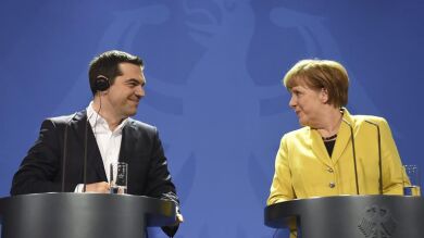 Alemania se beneficia financieramente de la crisis de Grecia por la caída del pago de inetereses