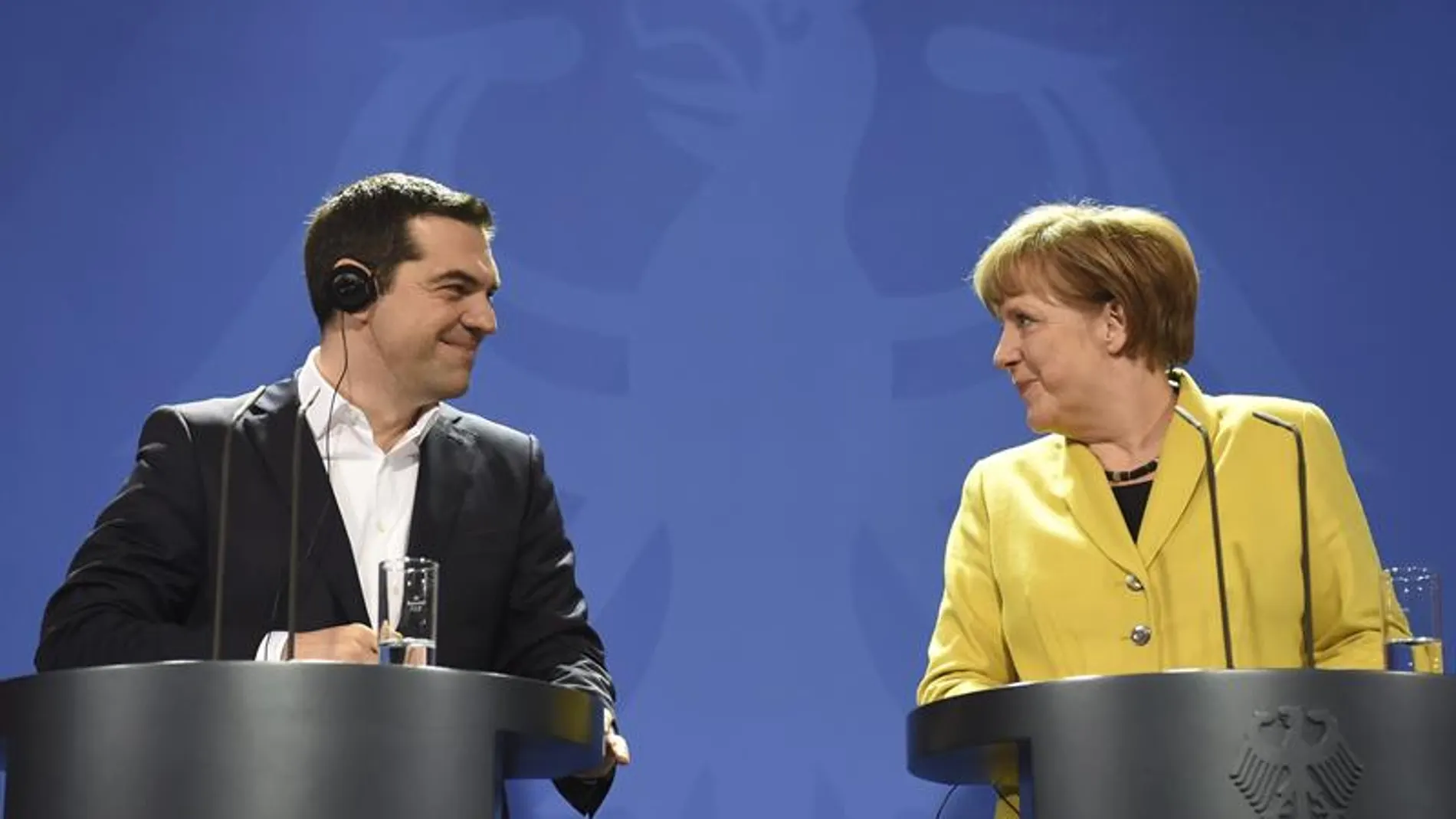 Tsipras junto a Merkel durante su encuentro en Berlín. Tsipras junto a Merkel durante su encuentro en Berlín.