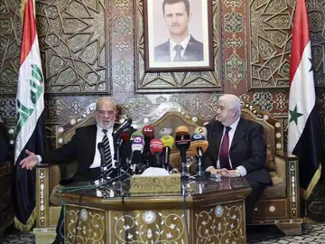 El ministro de Asuntos Exteriores iraquí, Ibrahim Al-Jaafari (i), ofrece una rueda de prensa junto a su homólogo sirio, Walid al Mualem (d) El ministro de Asuntos Exteriores iraquí, Ibrahim Al-Jaafari (i), ofrece una rueda de prensa junto a su homólogo sirio, Walid al Mualem (d)