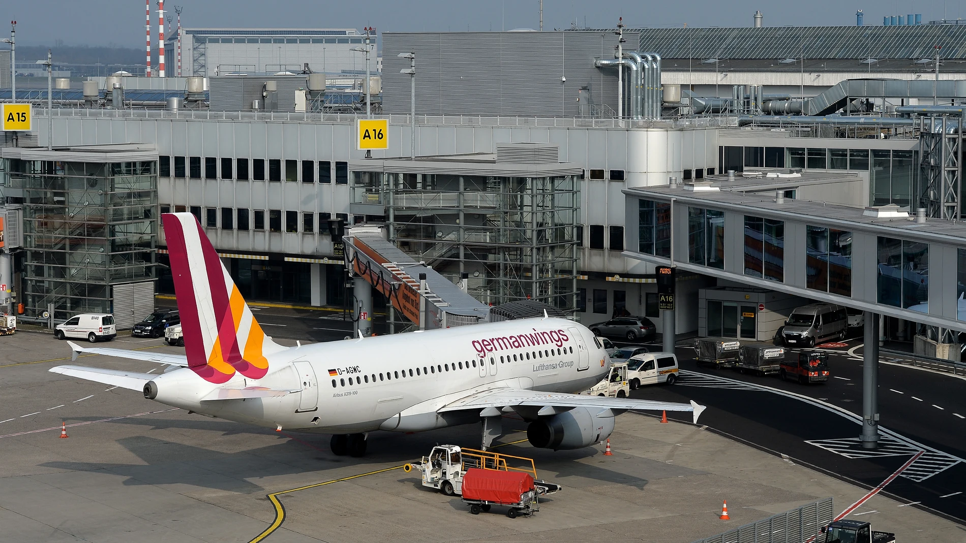 Un avión de la compañía Germanwings aparcado en el aeropuerto de Dusseldorf. Un avión de la compañía Germanwings aparcado en el aeropuerto de Dusseldorf.