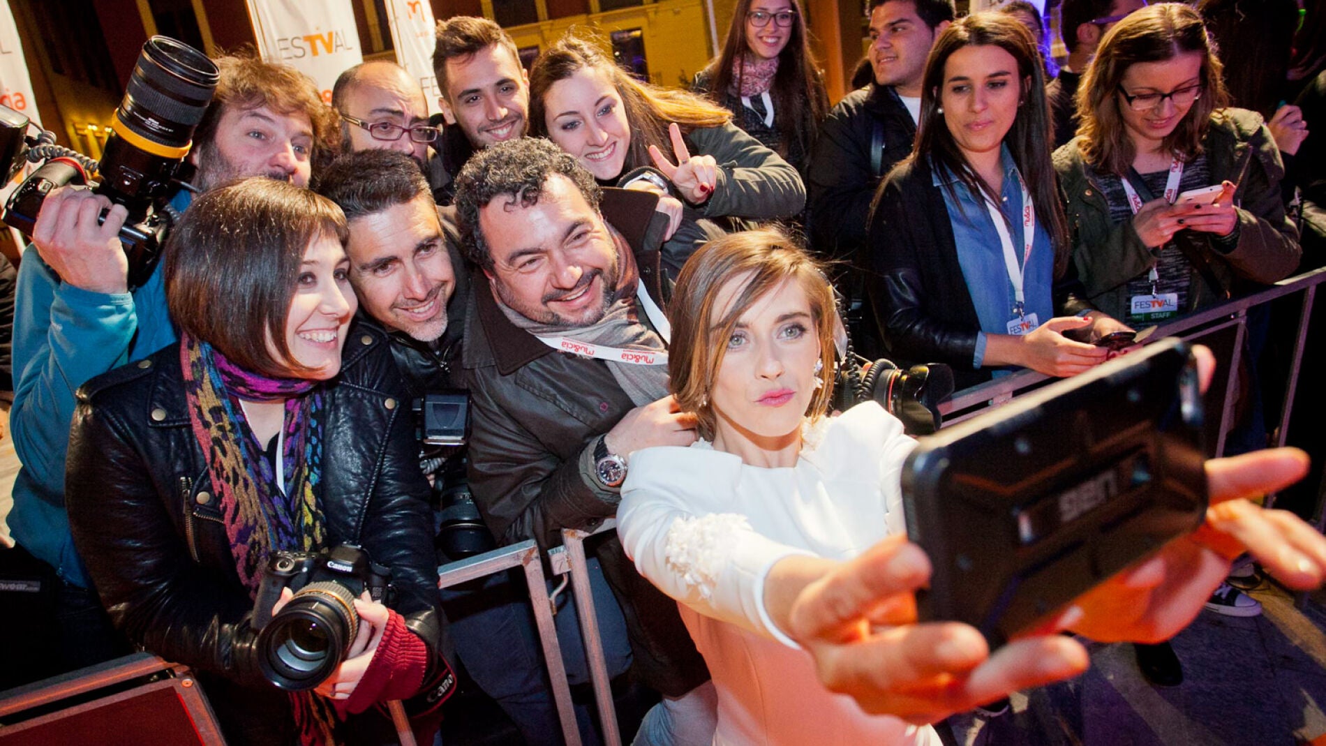 Mar&iacute;a Le&oacute;n con los periodistas y compa&ntilde;eros 