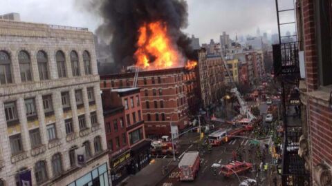 Una explosi&oacute;n provoca un incendio en un edificio de Manhattan