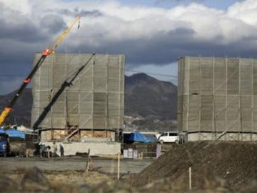 Construyen un muro de hormigón de 400 kilómetros para frenar tsunamis 