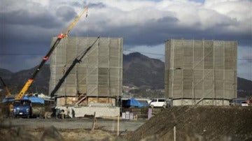 Construyen un muro de hormigón de 400 kilómetros para frenar tsunamis 