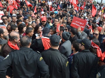 Unas 25.000 personas han participado en una manifestación contra el terrorismo en Túnez
