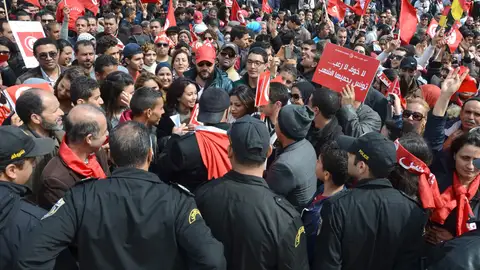 Unas 25.000 personas han participado en una manifestación contra el terrorismo en Túnez Unas 25.000 personas han participado en una manifestación contra el terrorismo en Túnez