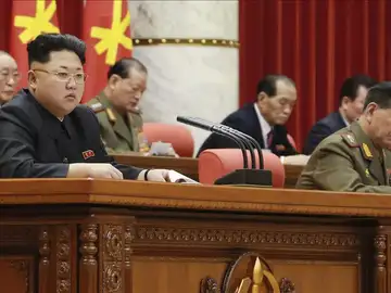 Kim Yong Un, líder de Corea del Norte, en una reunión del partido central del país Kim Yong Un, líder de Corea del Norte, en una reunión del partido central del país