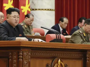 Kim Yong Un, líder de Corea del Norte, en una reunión del partido central del país Kim Yong Un, líder de Corea del Norte, en una reunión del partido central del país