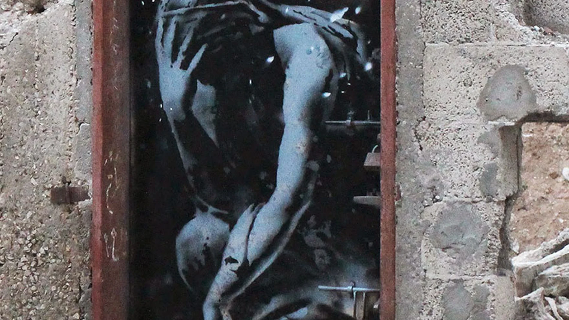 Obra de Banksy en una puerta derribada en Gaza Obra de Banksy en una puerta derribada en Gaza
