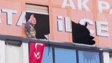 Detenida la persona armada que entró en las oficinas del AKP de Estambul