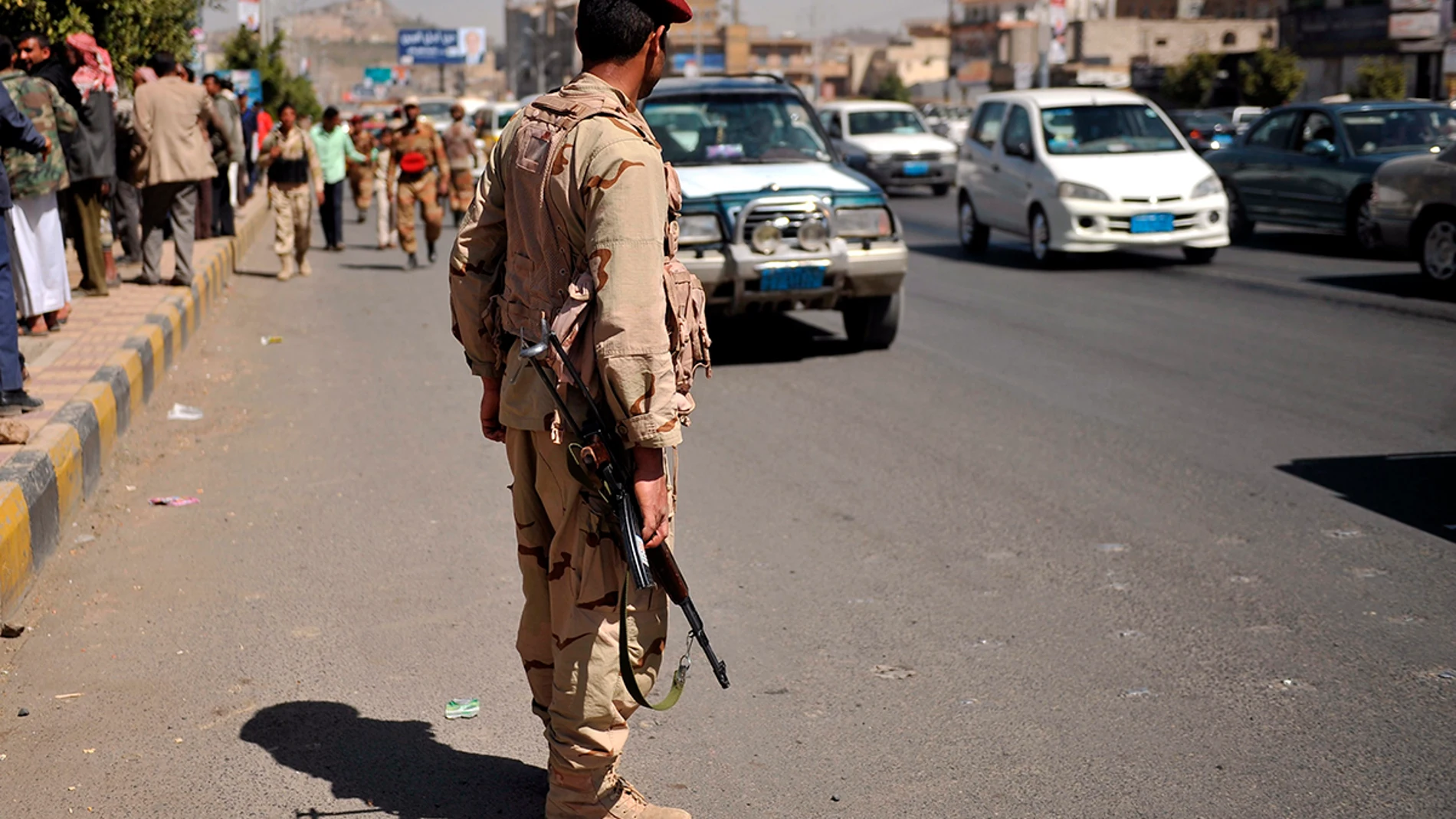 Un soldado controla la ciudad Un soldado controla la ciudad