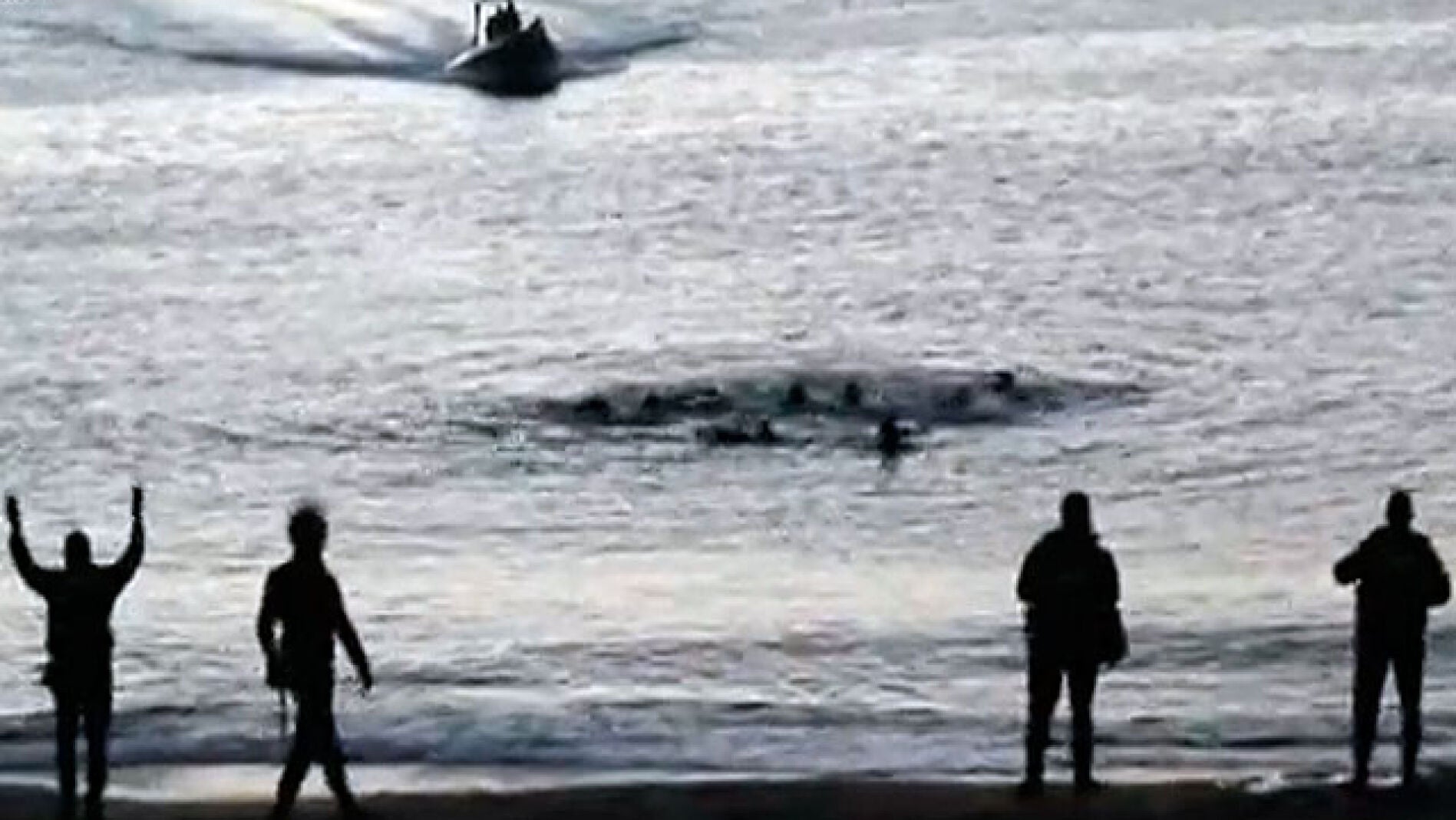 Inmigrantes tratan de entrar a nado en Espa&ntilde;a
