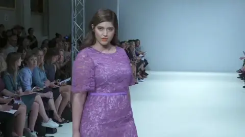 Una modelo 'curvi' Una modelo 'curvi'