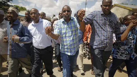 Gritan cánticos contra Al Shabab Gritan cánticos contra Al Shabab