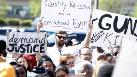 Manifestaci&oacute;n por muerte de un hombre negro desarmado