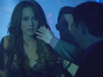 María es maltratada en China María es maltratada en China