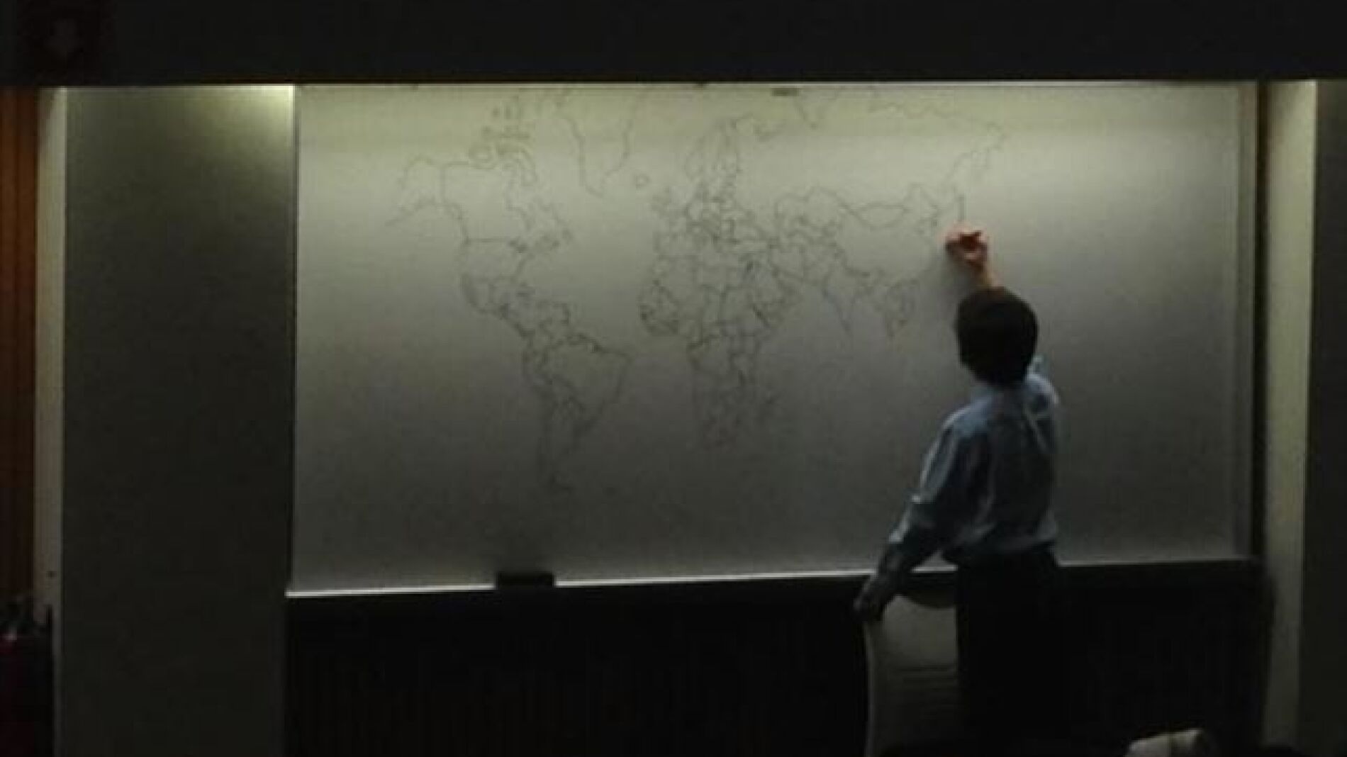 Un ni&ntilde;o autista de 11 a&ntilde;os dibujando un mapa