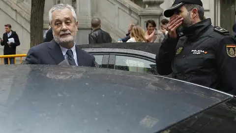 Griñán, a la salida del juzgado Griñán, a la salida del juzgado