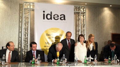 Aznar y González denuncian la 