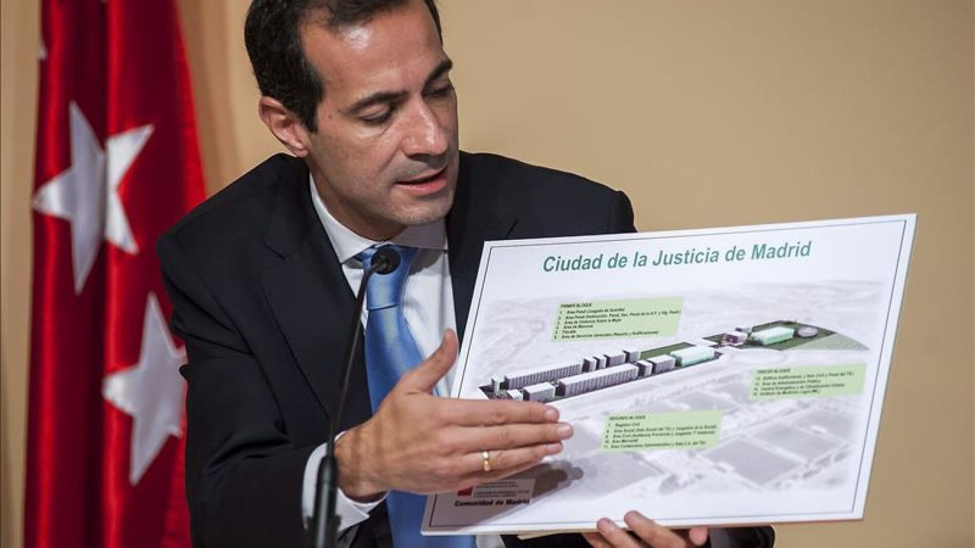 El portavoz del Gobierno de la Comunidad de Madrid, Salvador Victoria, en rueda de prensa.