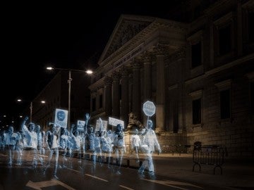 Miles de hologramas 'protestan' en el Congreso de los Diputados Miles de hologramas 'protestan' en el Congreso de los Diputados