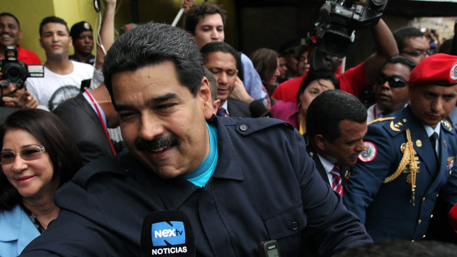 Maduro acusa de "agresión" a Obama pero dice de él que "no es George Bush" Maduro acusa de "agresión" a Obama pero dice de él que "no es George Bush"