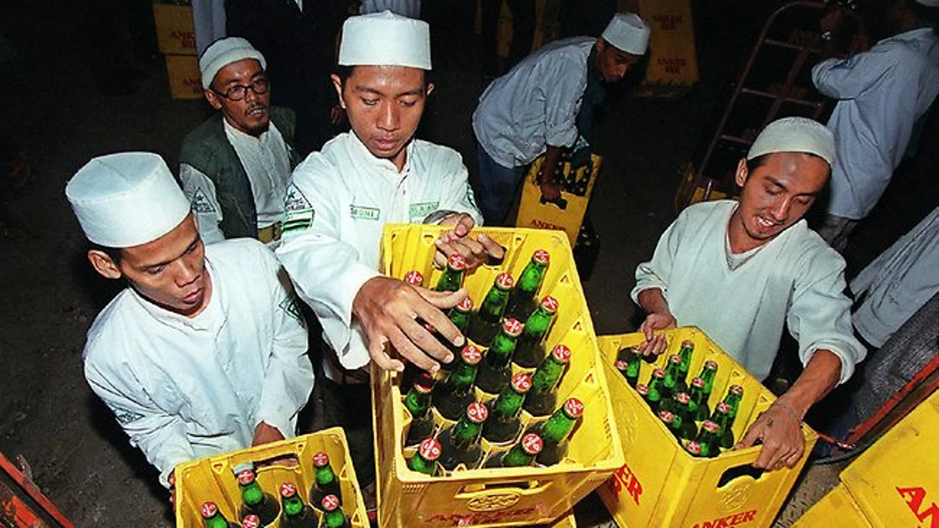 Indonesia estudia penas de hasta dos años de cárcel por beber alcohol Indonesia estudia penas de hasta dos años de cárcel por beber alcohol