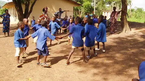 Los niños de Sierra Leona vuelven a las aulas después de ocho meses de parón por el ébola Los niños de Sierra Leona vuelven a las aulas después de ocho meses de parón por el ébola