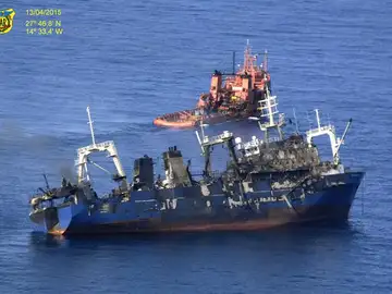 PESQUERO RUSO "OLEG NAIDENOV", INCENDIADO EL PASADO SÁBADO EN EL PUERTO DE LA LUZ DE GRAN CANARIA PESQUERO RUSO "OLEG NAIDENOV", INCENDIADO EL PASADO SÁBADO EN EL PUERTO DE LA LUZ DE GRAN CANARIA