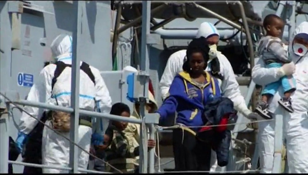 Mueren 400 inmigrantes por el naufragio de una embarcación en el Mediterráneo