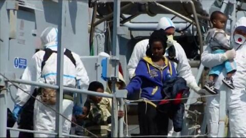 Mueren 400 inmigrantes por el naufragio de una embarcaci&oacute;n en el Mediterr&aacute;neo