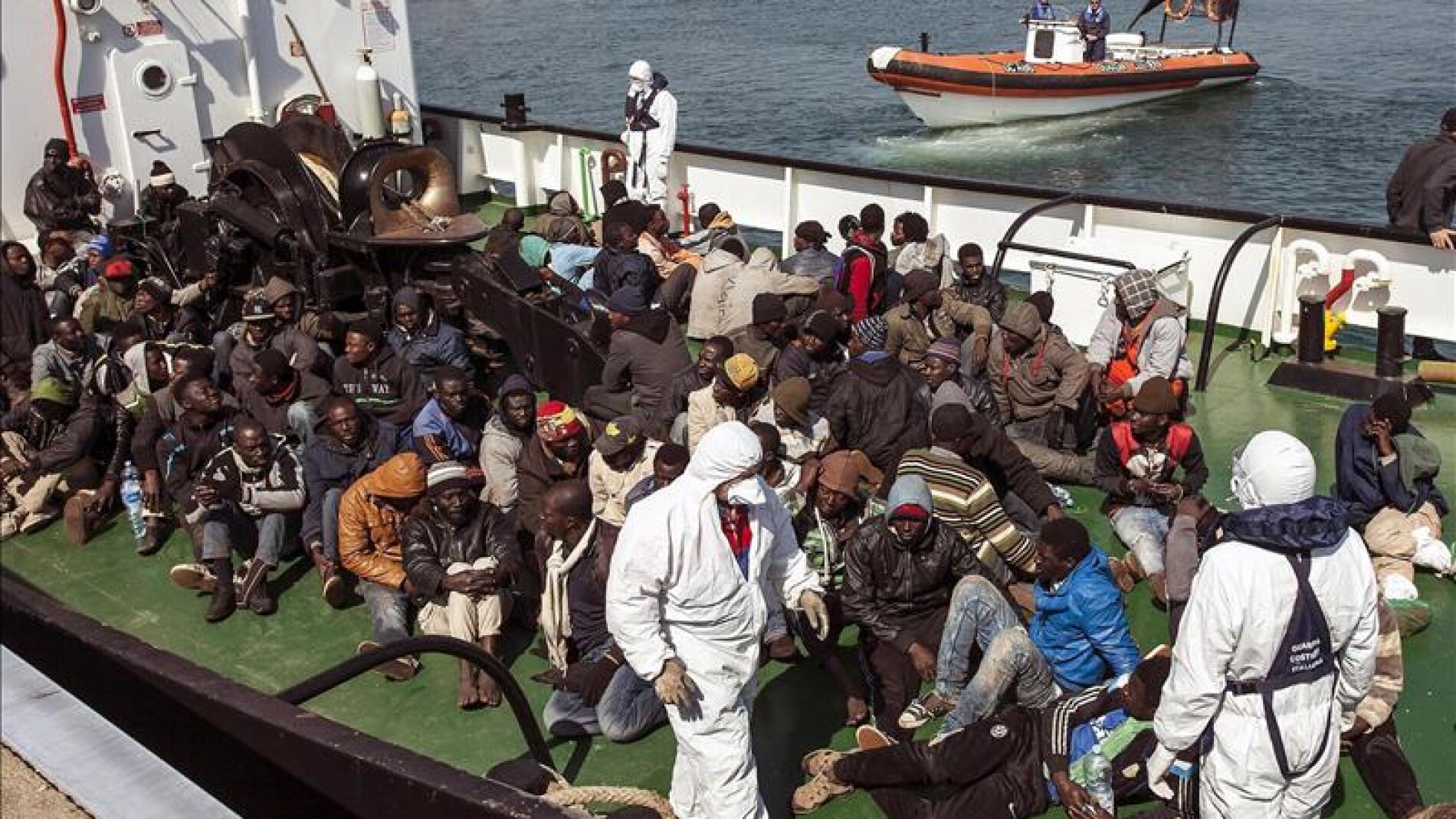 Rescate de inmigrantes en el Mediterr&aacute;neo