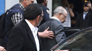 Rodrigo Rato, detenido en el registro de su vivienda en Madrid