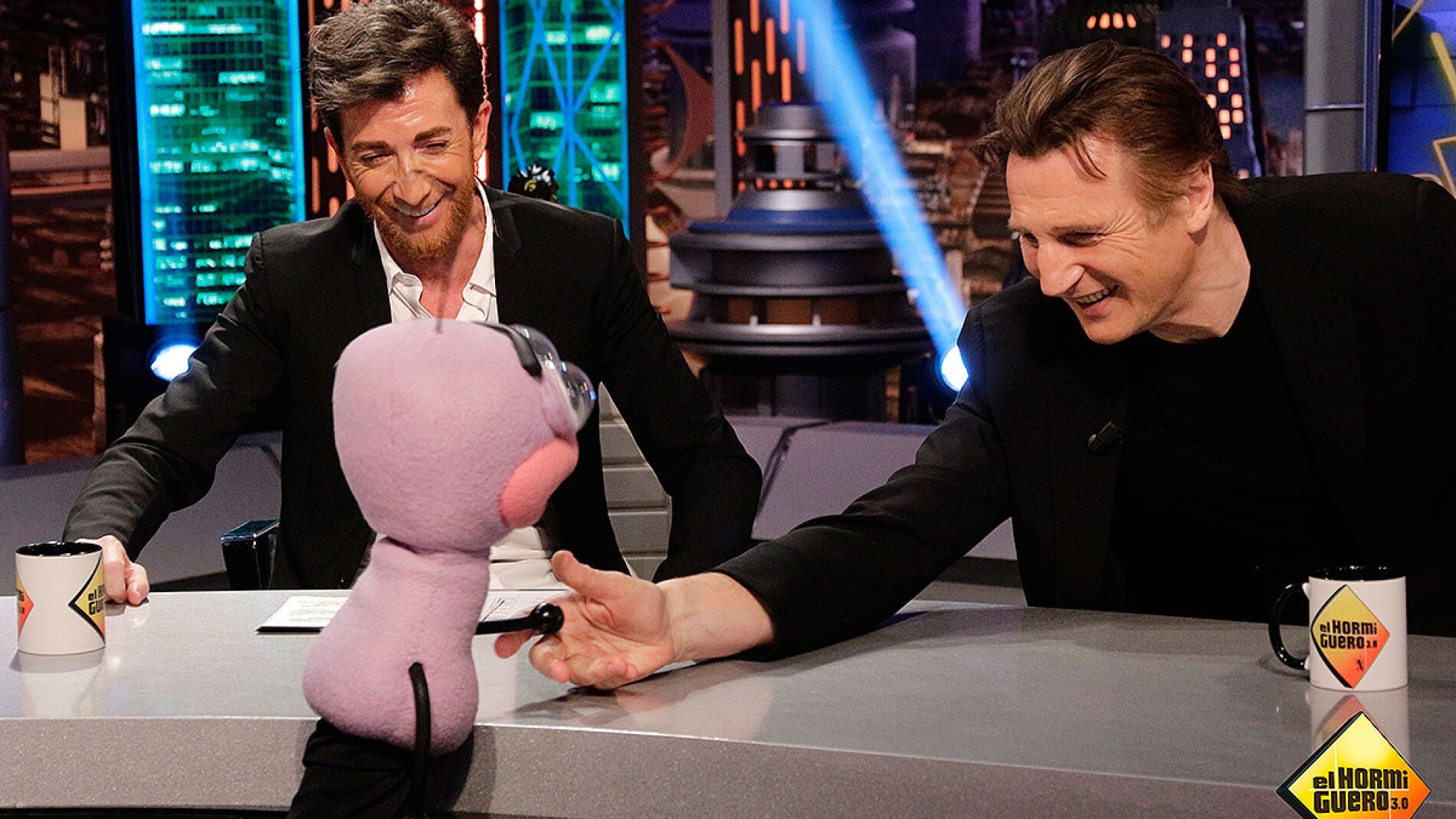 Liam Neeson con Trancas y Barrancas en El Hormiguero 3.0