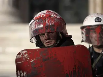 Manifestantes contra la Policía de Grecia Manifestantes contra la Policía de Grecia