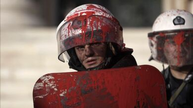 Enfrentamientos entre los manifestantes y la policía en Atenas durante una protesta